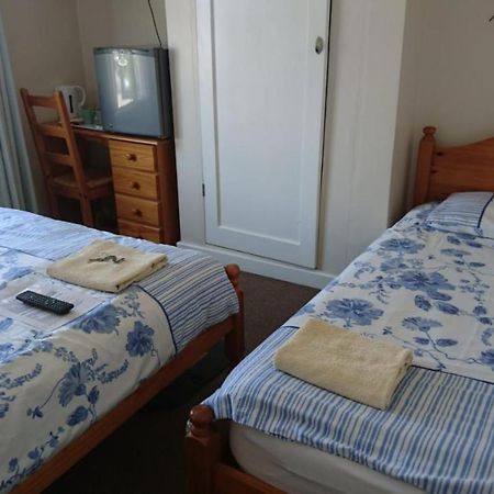 Room In Guest Room - Comfortable Family Room With Tv, Free Fast Wifi, Sleeps 4 With 1 Bunk Bed Hayes  Buitenkant foto