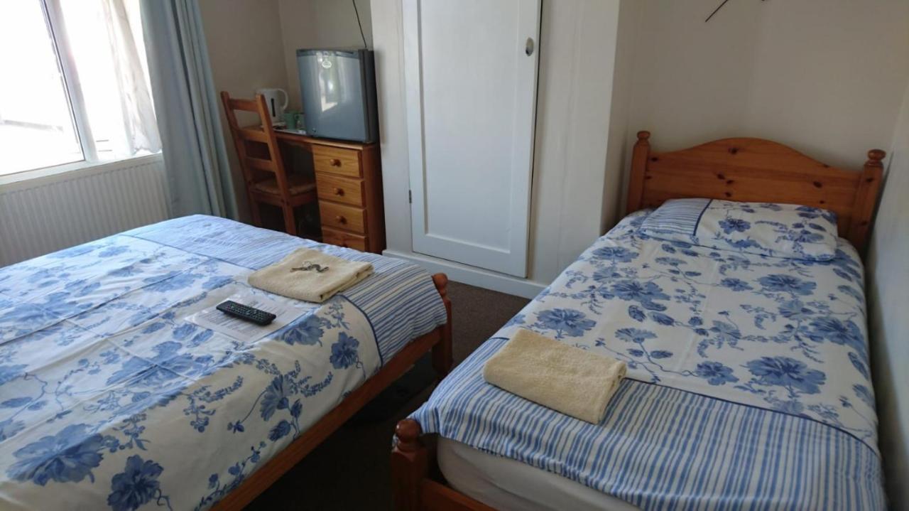 Room In Guest Room - Comfortable Family Room With Tv, Free Fast Wifi, Sleeps 4 With 1 Bunk Bed Hayes  Buitenkant foto