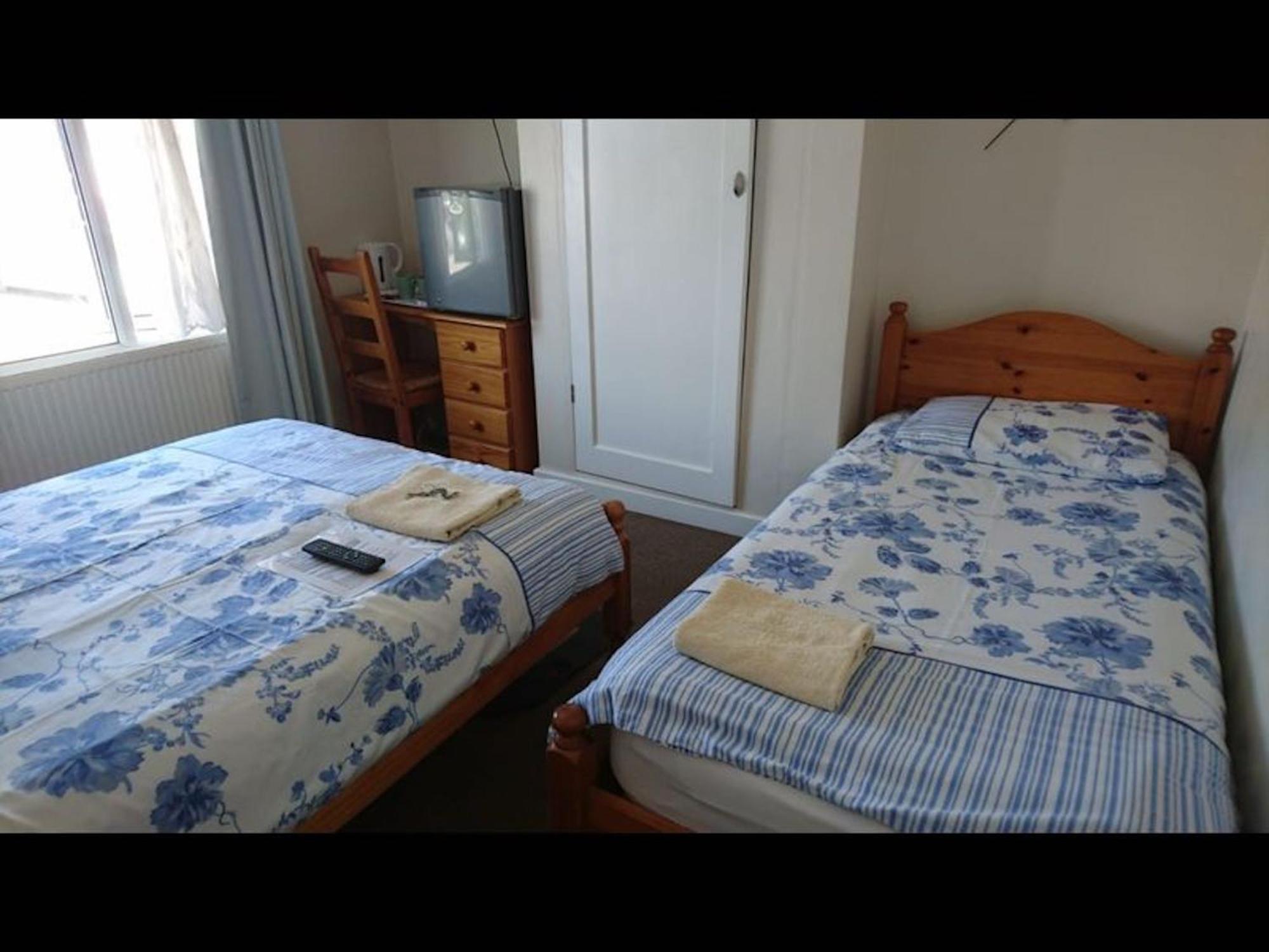 Room In Guest Room - Comfortable Family Room With Tv, Free Fast Wifi, Sleeps 4 With 1 Bunk Bed Hayes  Buitenkant foto