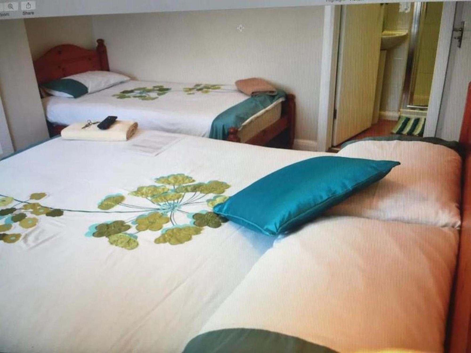 Room In Guest Room - Comfortable Family Room With Tv, Free Fast Wifi, Sleeps 4 With 1 Bunk Bed Hayes  Buitenkant foto