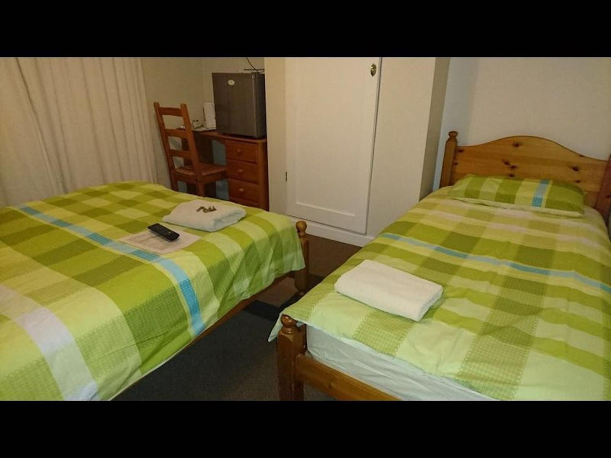 Room In Guest Room - Comfortable Family Room With Tv, Free Fast Wifi, Sleeps 4 With 1 Bunk Bed Hayes  Buitenkant foto