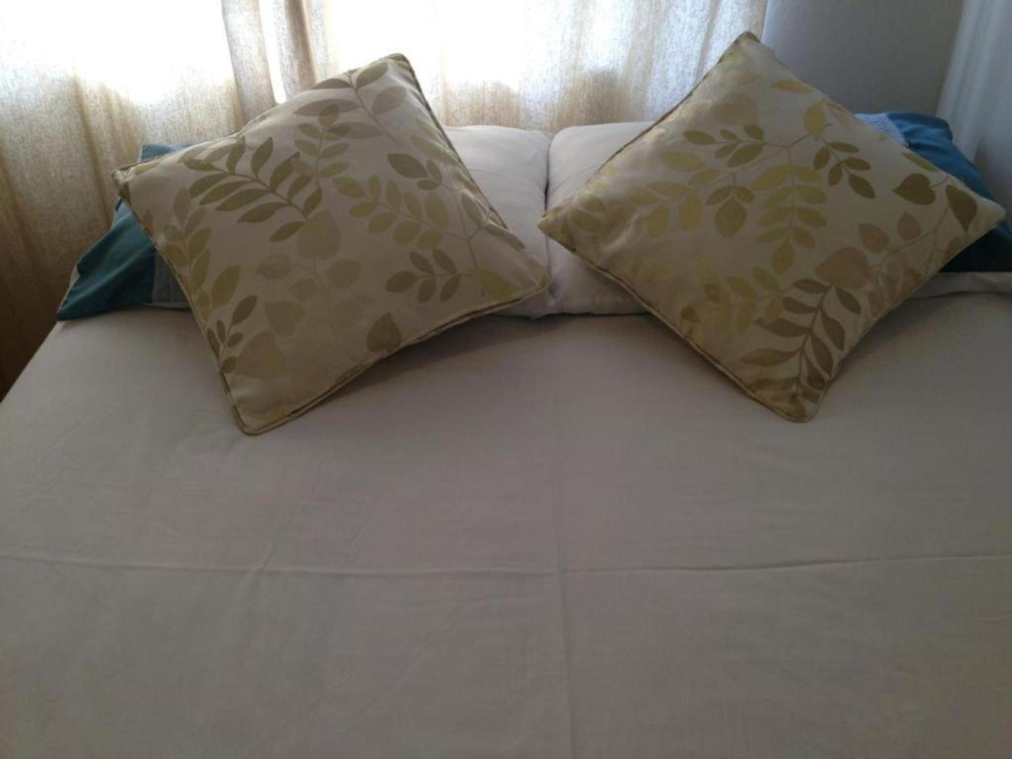 Room In Guest Room - Comfortable Family Room With Tv, Free Fast Wifi, Sleeps 4 With 1 Bunk Bed Hayes  Buitenkant foto